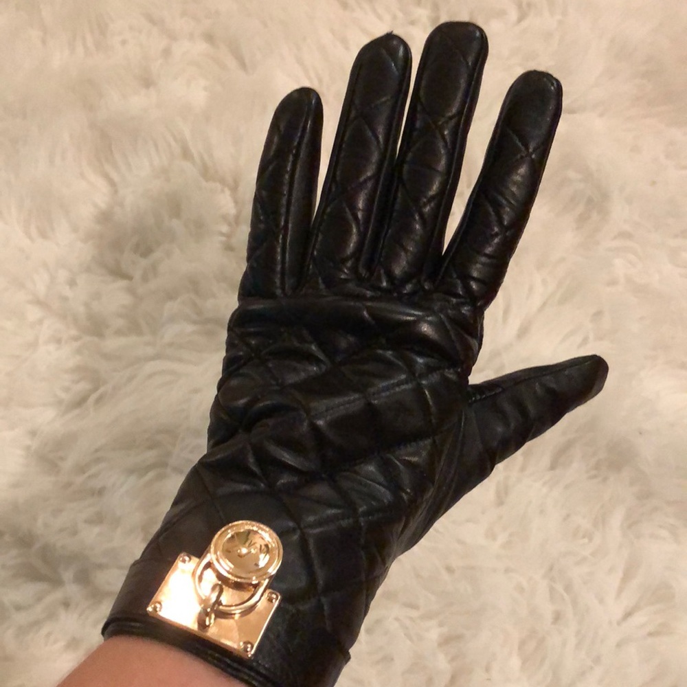 Michael Kors Genuine leather quilted gloves. - Picture 6 of 6